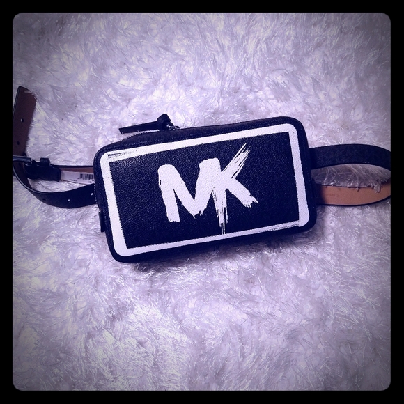 FannyPack, - Picture 1 of 1